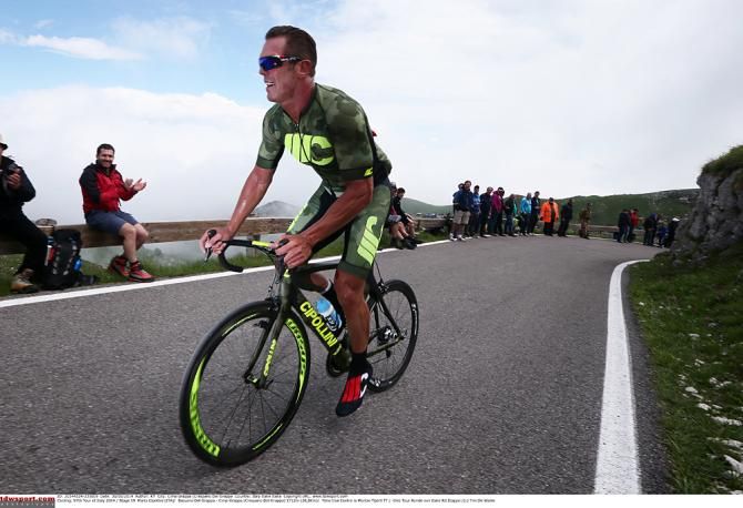 Mario Cipollini made an appearance on stage 19, showing his fashion sense hasn't changed much.