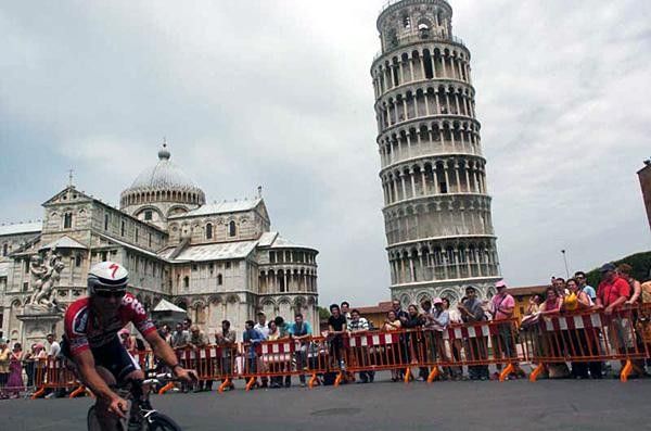 The feature of today was the leaning tower of Pisa