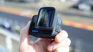 GoPro Hero 13 Black en una mano