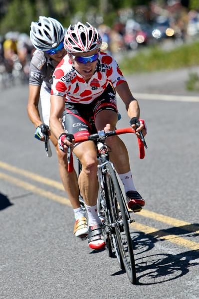 Darren Lill (Fly V Australia) tries to get away from the group