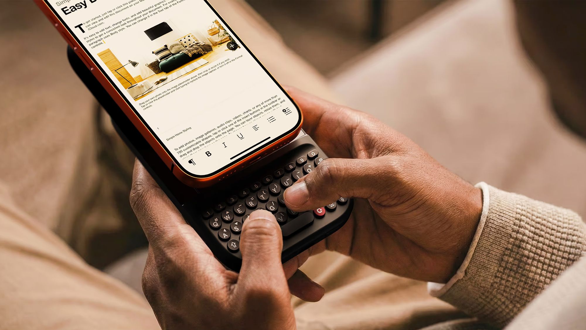 Clicks Power Keyboard baru dapat mengubah ponsel Anda menjadi BlackBerry – dan juga berfungsi sebagai pengisi daya nirkabel