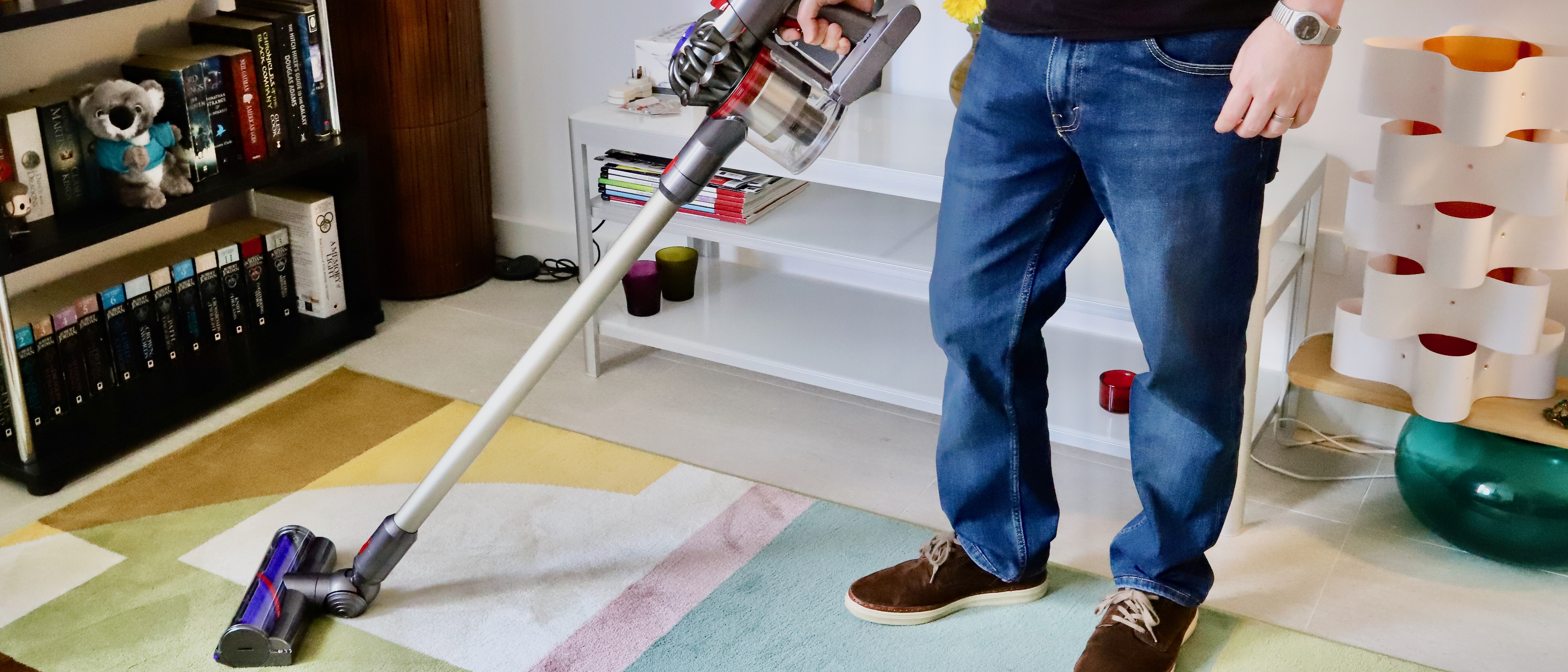 How to clean your Dyson V8™ cordless vacuum's filters 