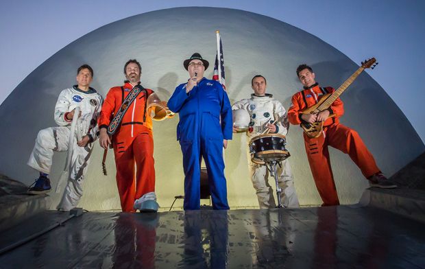 Blues Traveler S Blow Up The Moon — Exclusive Song Premiere Guitar World