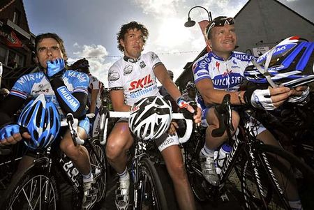 Dutchmen Servais Knaven, Kenny Van Hummel and Steven De Jongh at the start