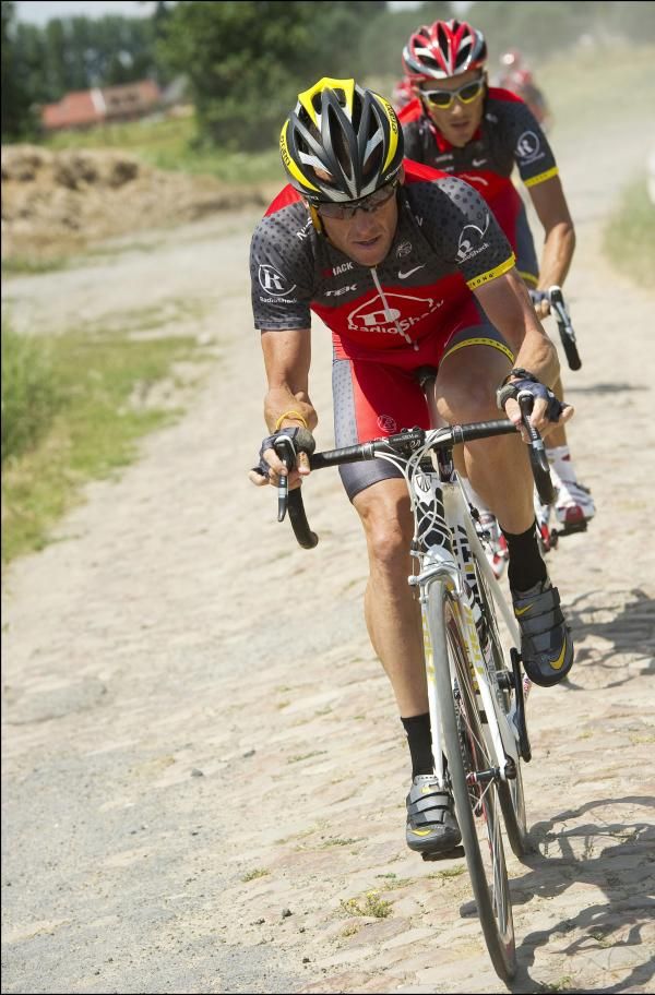 Lance Armstrong (RadioShack) looking comfortable