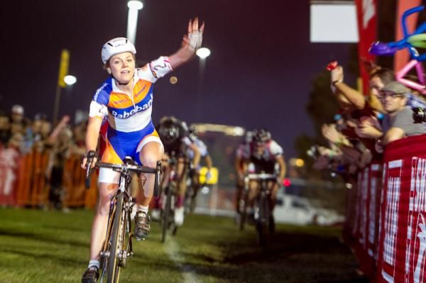 Sanne van Paasen (Rabobank-Giant) takes the win.