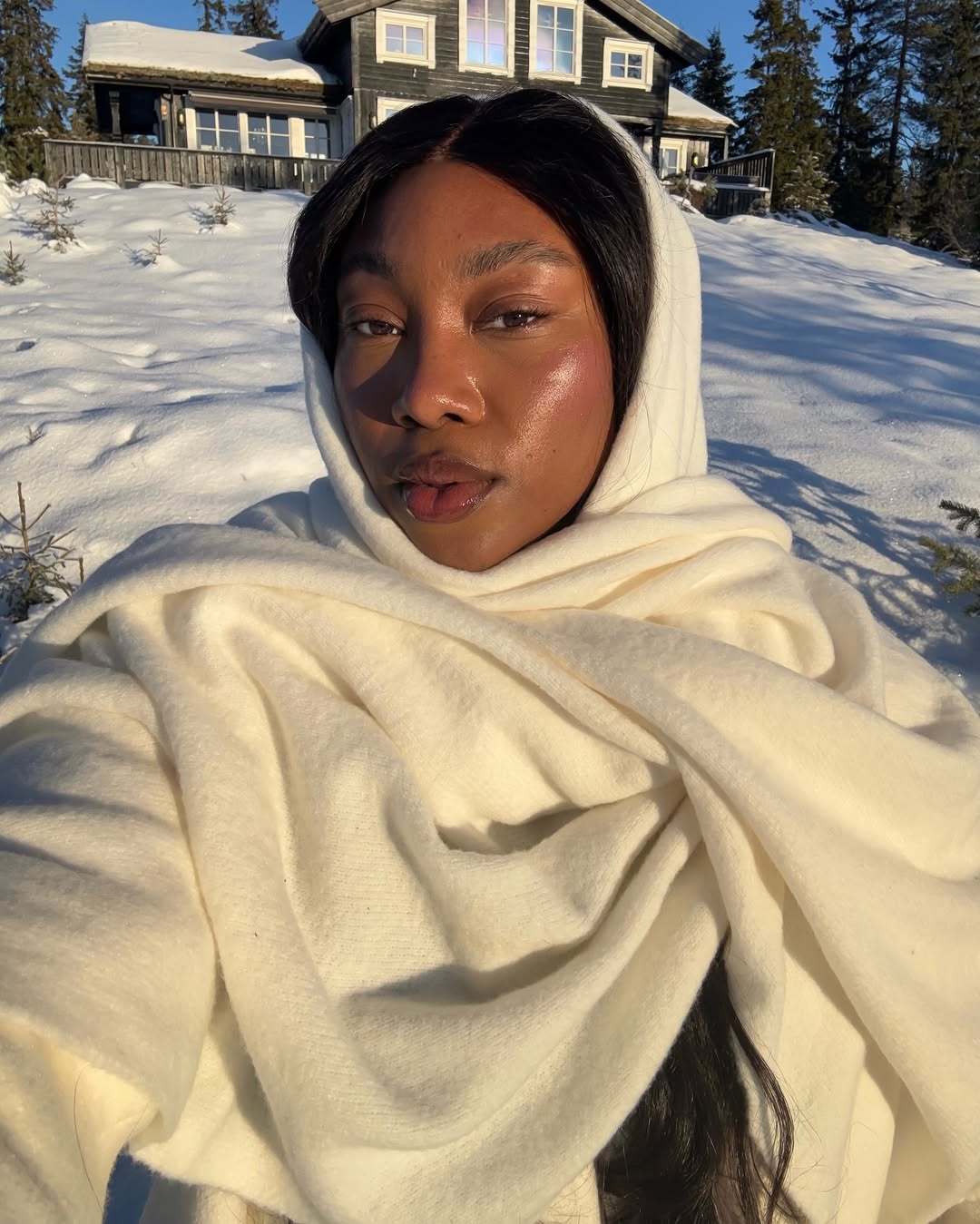 @nnennaechem wears a cream cashmere scarf