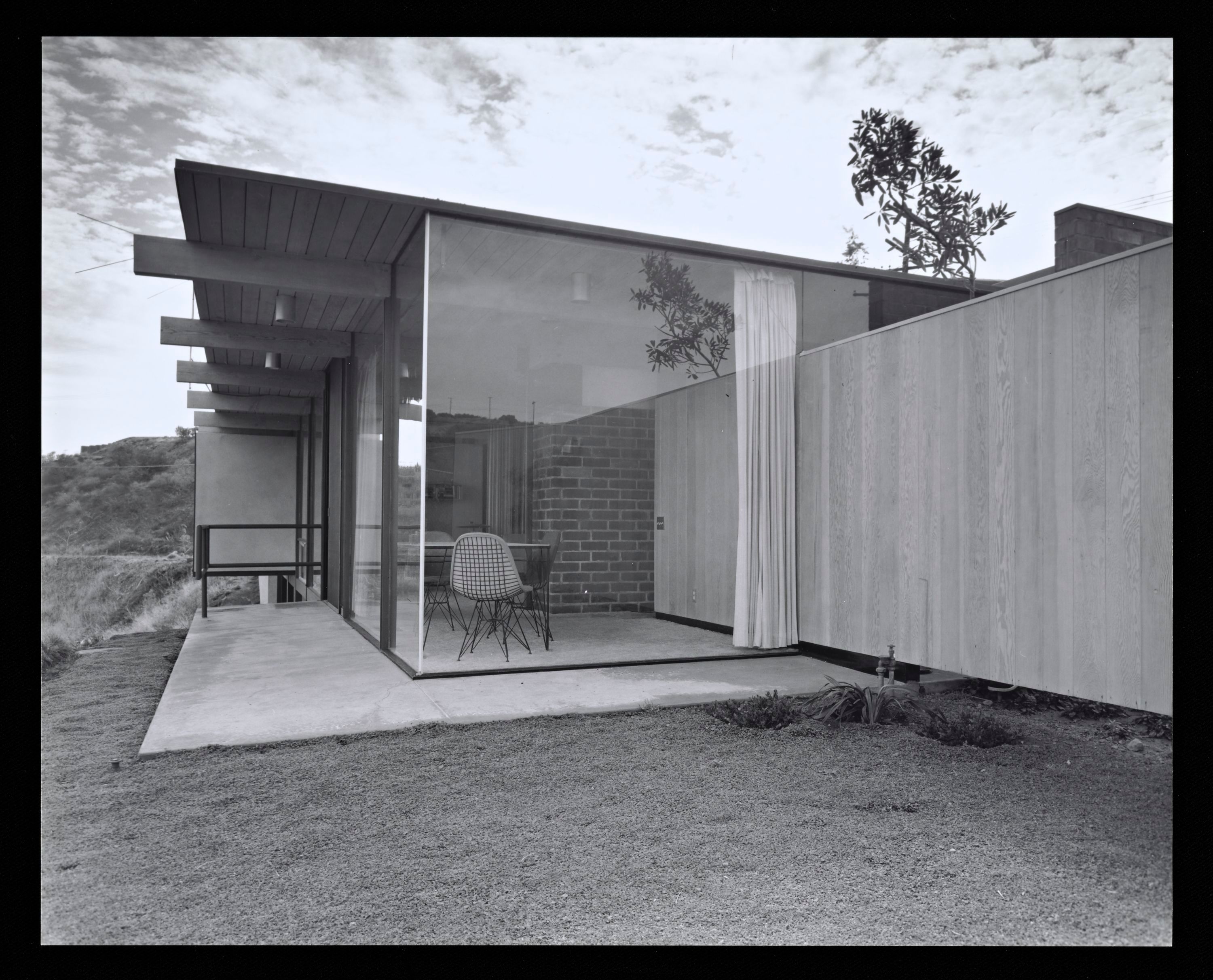 A view of the exterior of a modernist home in Crestwood Hills, Los Angeles