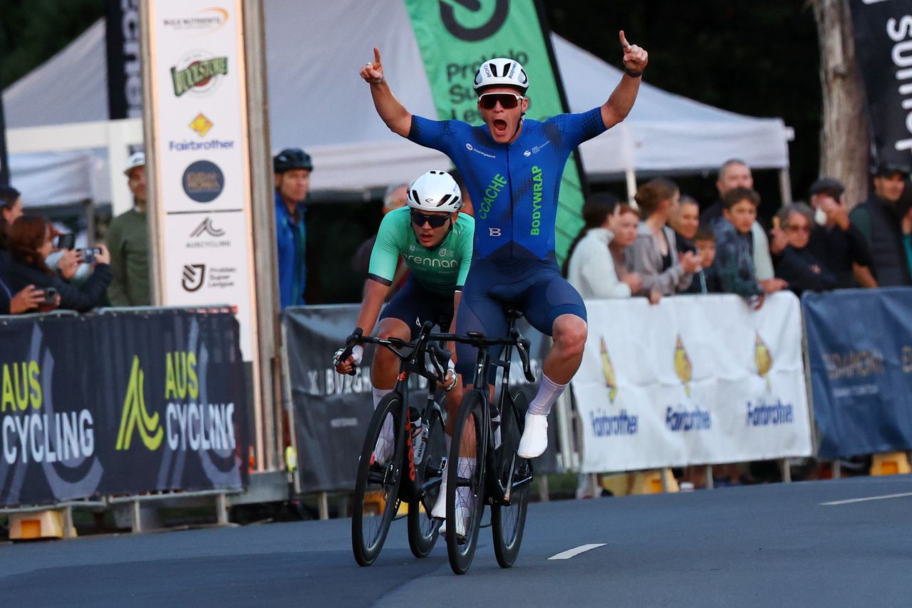 Kurt Eather (CCACHE x Bodywrap) wins Tour of Tasmania 2025 stage 1 criterium (Con Chronis/PSL)