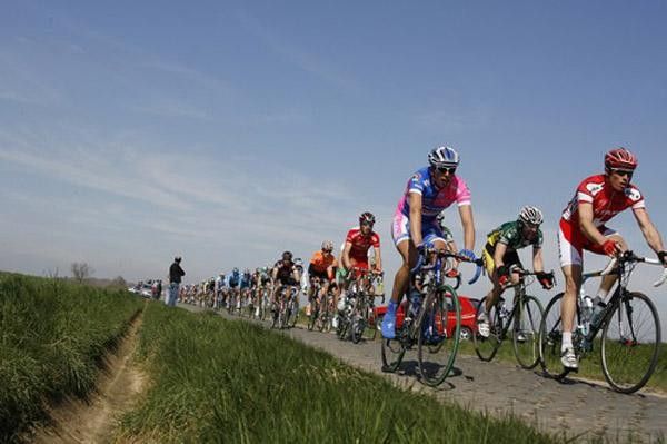 The peloton passes over one of the cobbled sectors