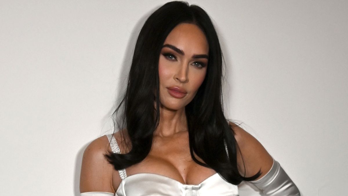 Megan Fox Wore Faux Freckles on the Cover of 'Sports Illustrated' - Get the  Look