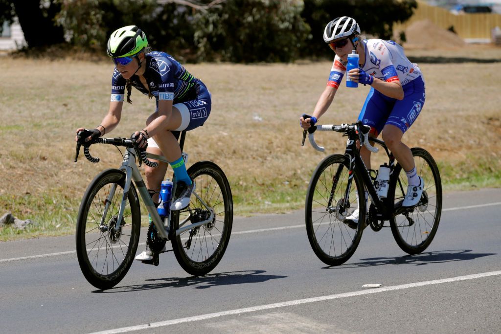 Tibco-SVB&rsquo;s Laure Stephens and Eventual winner Brodie Chapman (FDJ Nouvelle-Aquitaine Futuroscope) work well together in the break