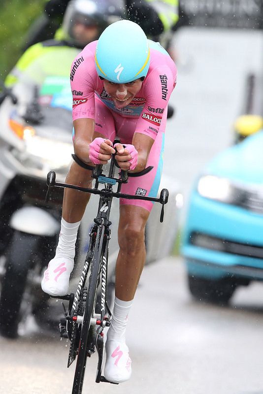Fabio Aru digging deep during the time trial