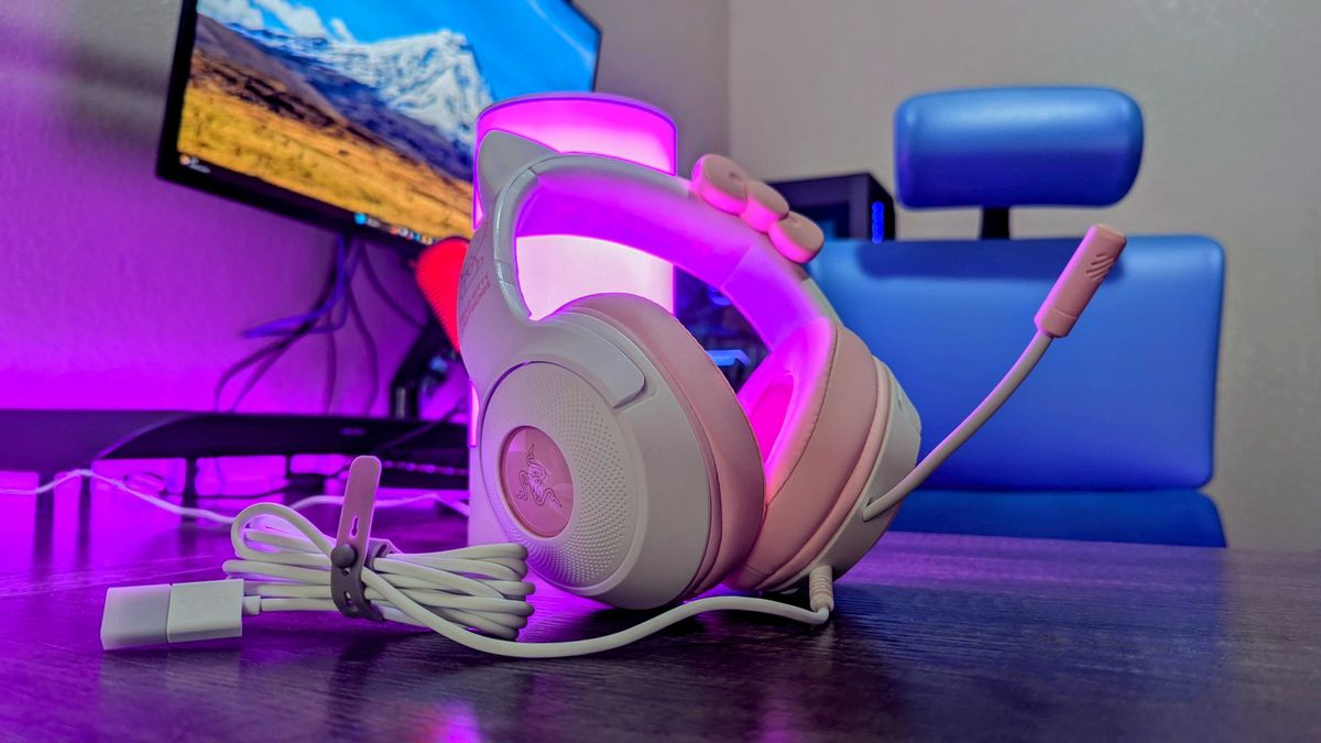 Image of the Razer Kraken Kitty V2 &quot;Hello Kitty and Friends&quot; Edition.