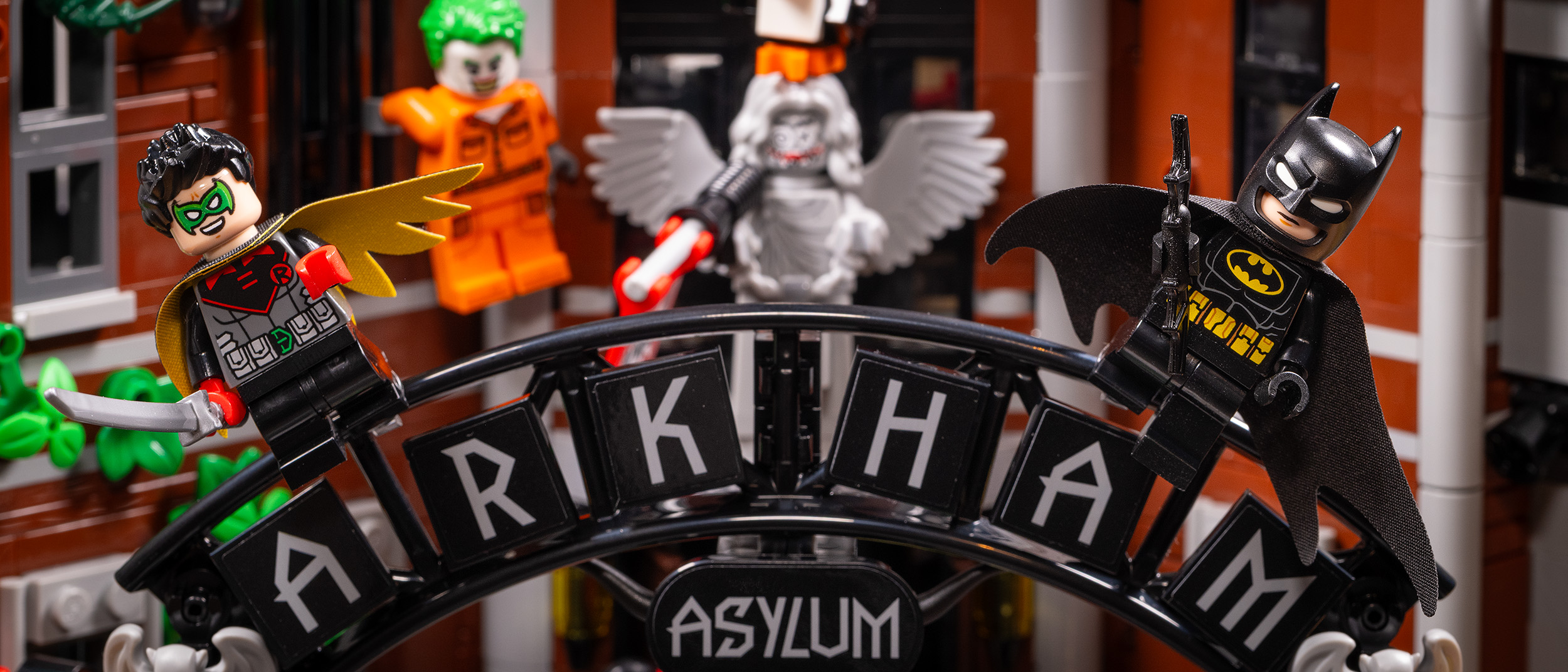 Lego DC Arkham Asylum (#76300) lego set, close up of gates with Robin and Batman 