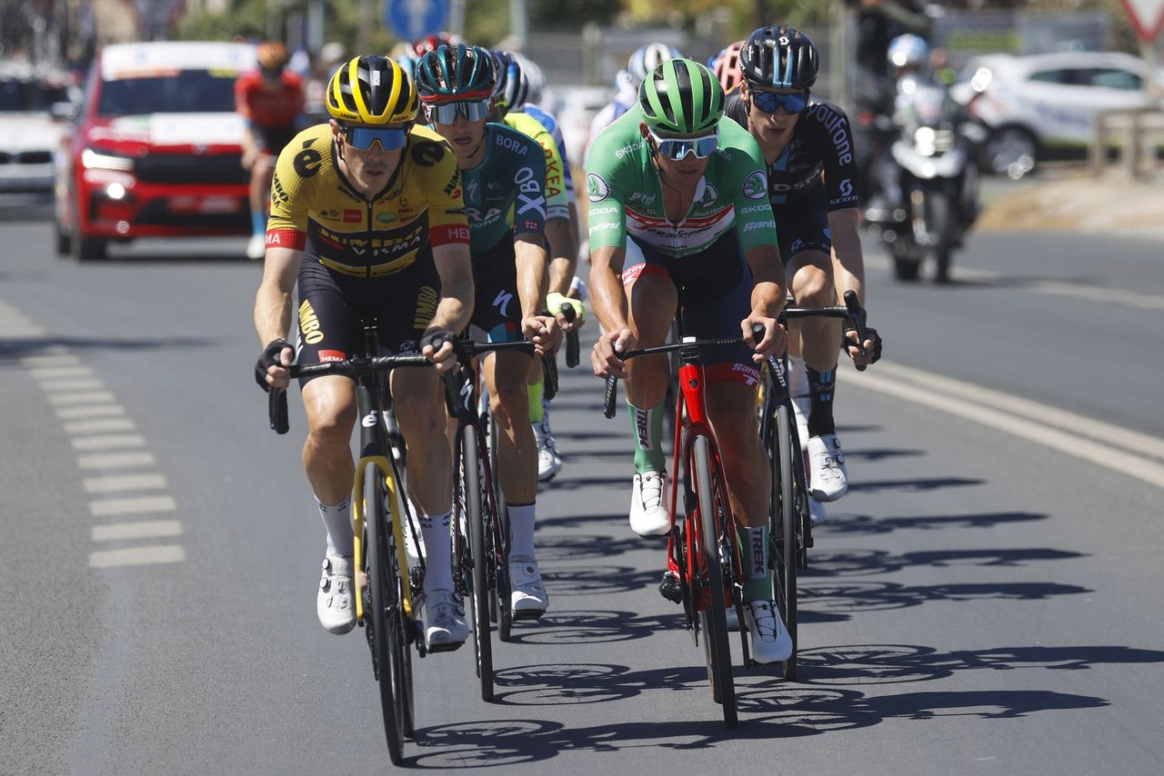Vuelta Espana 2022 - 77th edition - 15th stage Martos - Sierra Nevada 152,6 km - 04/09/2022 - Rohan Dennis (AUS - Team Jumbo - Visma) - Mads Pedersen (DEN - Trek - Segafredo) - photo Luis Angel Gomez/SprintCyclingAgency&Acirc;&copy;2022