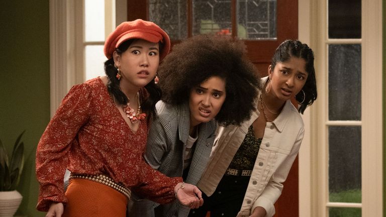 never have i ever l to r ramona young as eleanor wong, lee rodriguez as fabiola torres, and maitreyi ramakrishnan as devi vishwakumar in episode 202 of never have i ever cr isabella b vosmikovanetflix © 2021