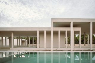 Brandílera House in mexico, a home built around a colonnade and set among green nature