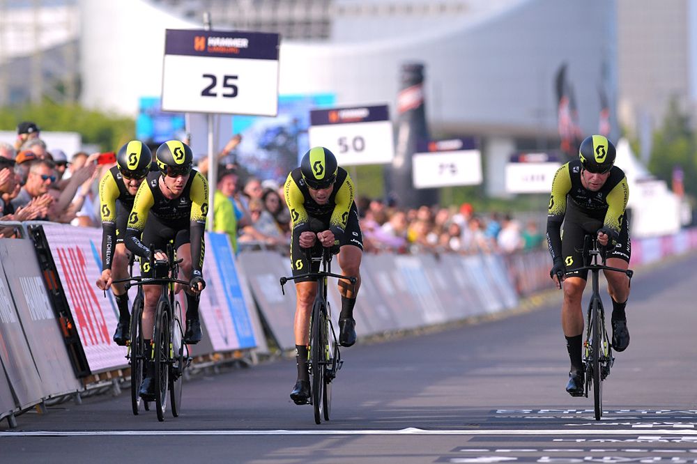 Mitchelton-Scott win the final stage - The Chase