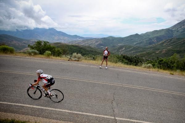 Darren Lill (Fly V Australia) gets some encouragement on the climb.