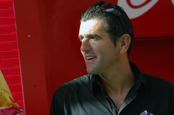 1998 Vuelta winner Abraham Olano made an appearance during stage five.