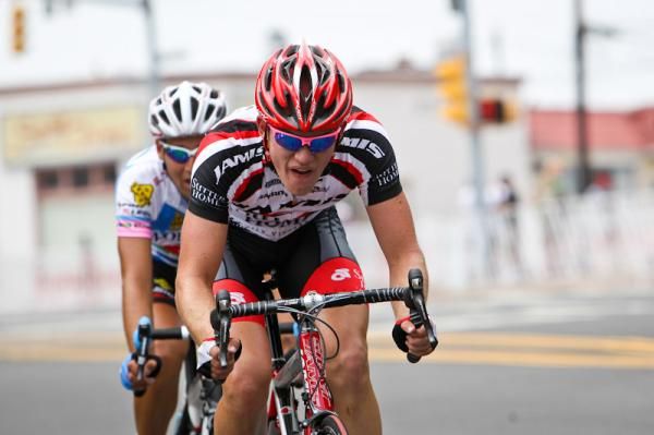 Jackie Simes (Jamis) leads the break that tried to bridge up for fourth and fifth.
