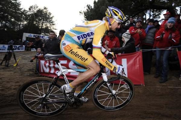 Bart Wellens (Telenet - Fidea) en route to victory.