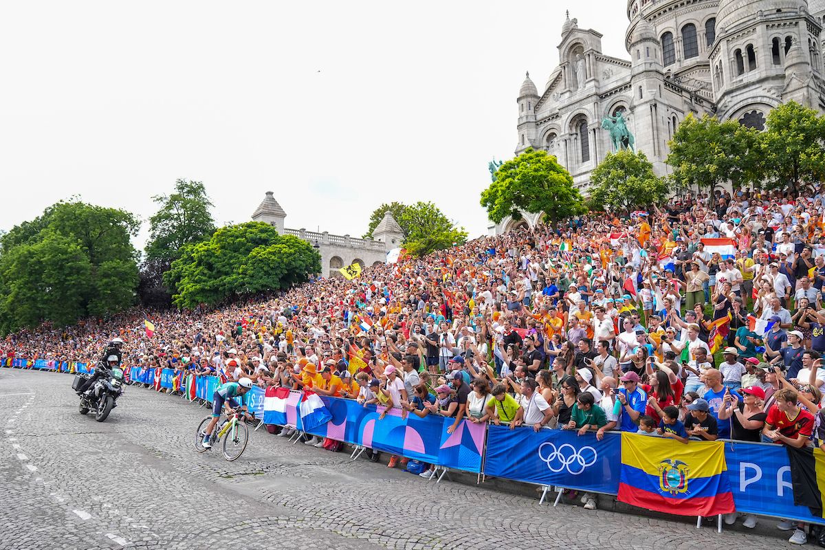 Picture by Zac Williams/SWpix.com - 03/08/2024 - Paris 2024 Olympic Games - Cycling Road - Trocadero-Trocadero (270.0km) - Paris, France - Men&acirc;s Road Race - Ben Healy (Ireland) climbs the C&Atilde;&acute;te De La Butte Montmartre passing crowds outside Basilique du Sacr&Atilde;&copy;-C&Aring;ur de Montmartre