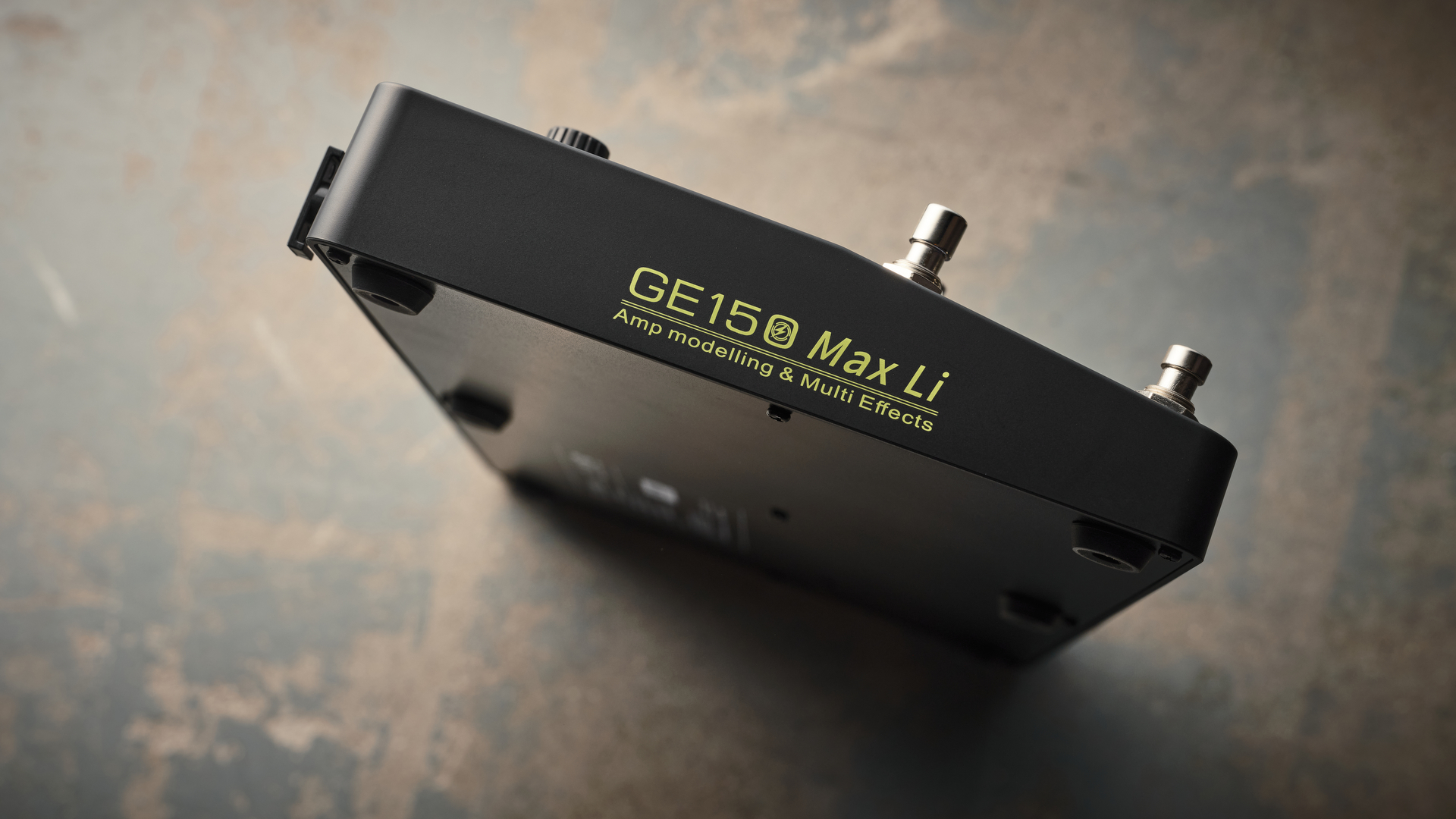 The side of the Mooer GE150 Max Li multi-effects pedal
