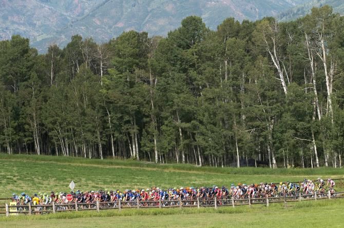 The peloton on its way to Aspen