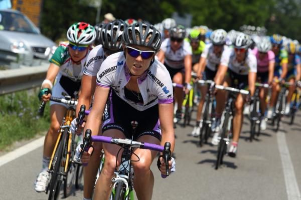 Rachel Neylan (Diadora Pasta Zara) drives the pace