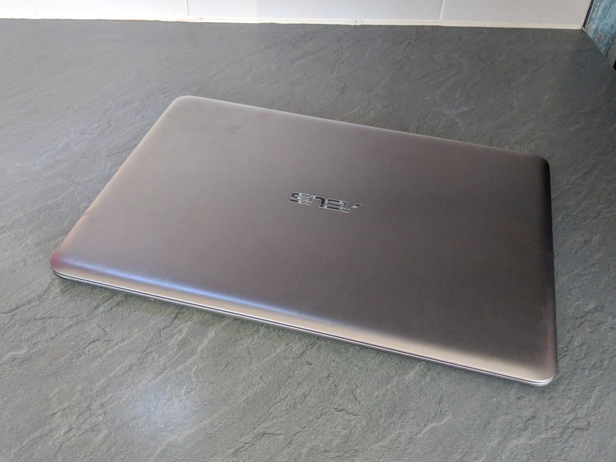 ASUS L403