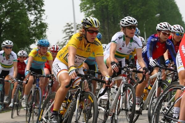 Race leader, Ina Yoko Teutenberg (HTC - Columbia Women) in the yellow jersey