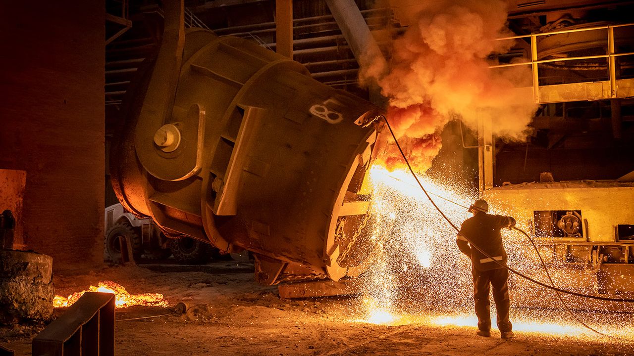 A steelworker in a British steel factory