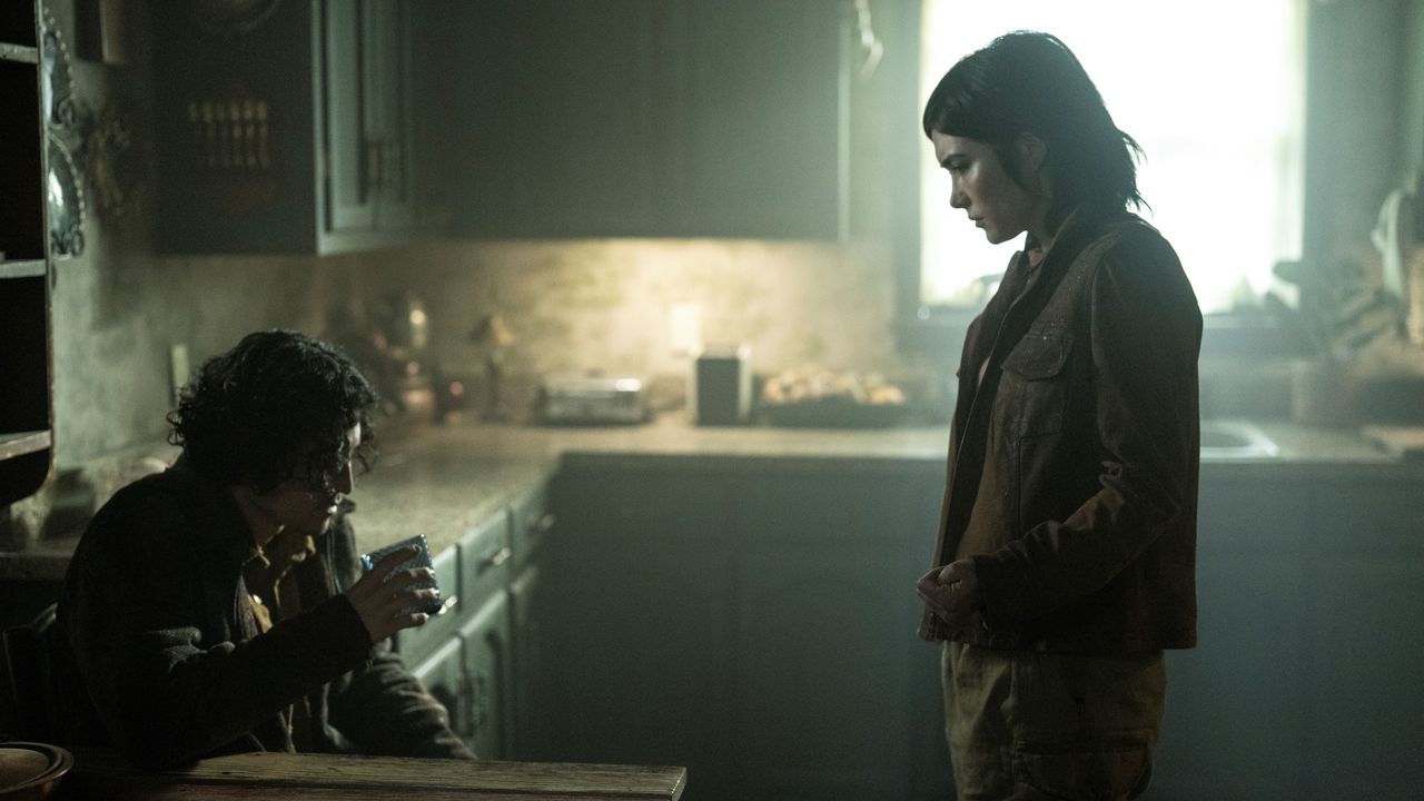 Daniella Pineda and Danny Ramirez in Tales of the Walking Dead season 1 episode 6