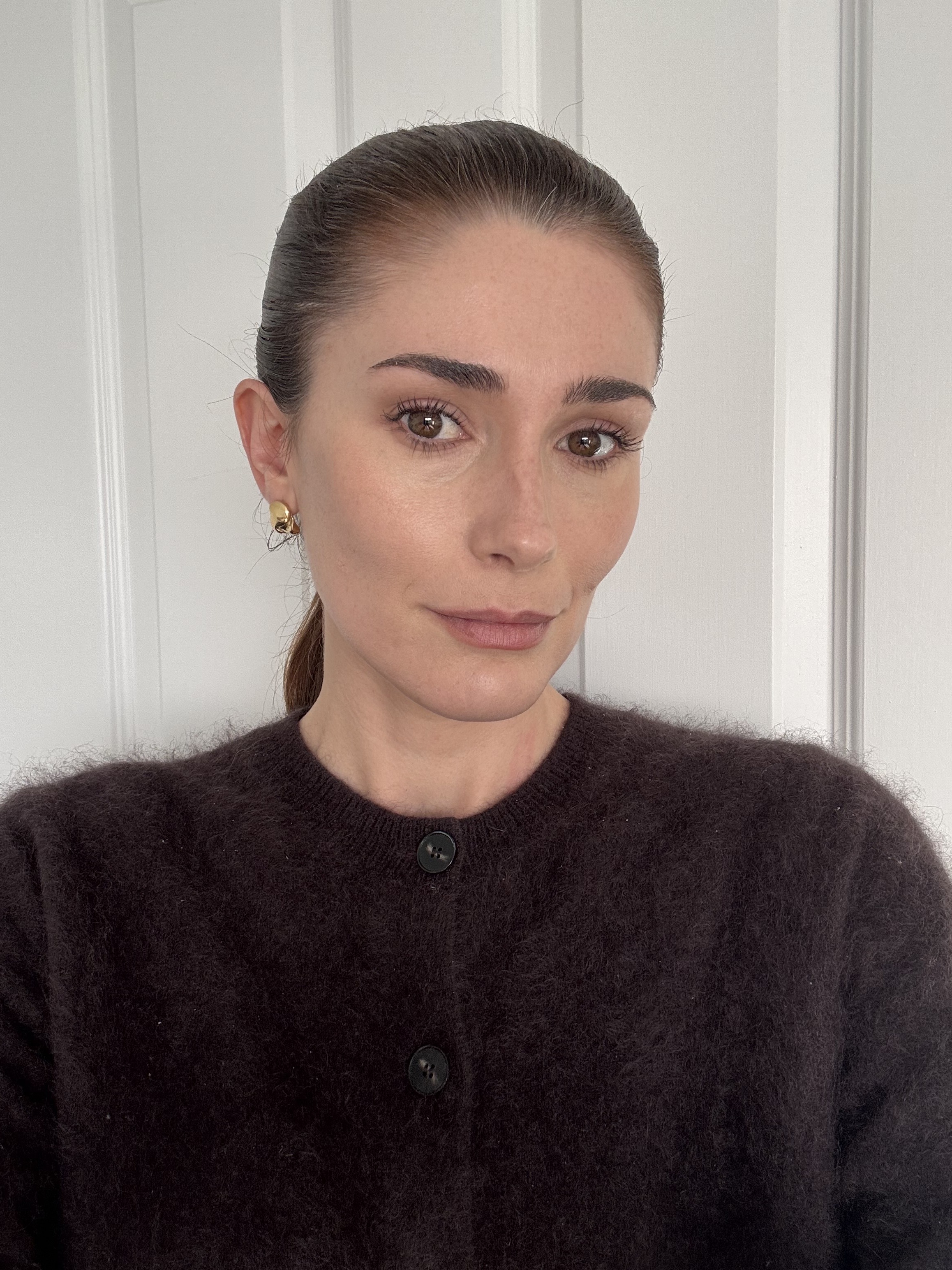 Eleanor wearing the Dior Diorshow Overcurl mascara in waterproof