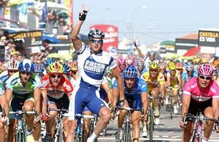 Stage 4 - Petacchi wins tight tussle