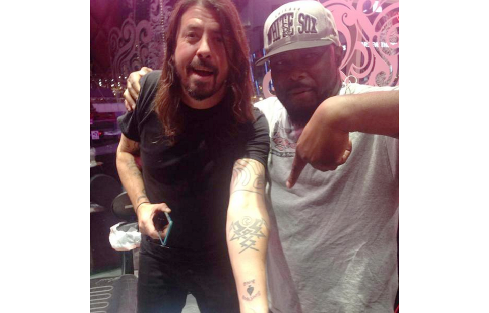 Grohl shows off his Ace Of Spades tattoo.