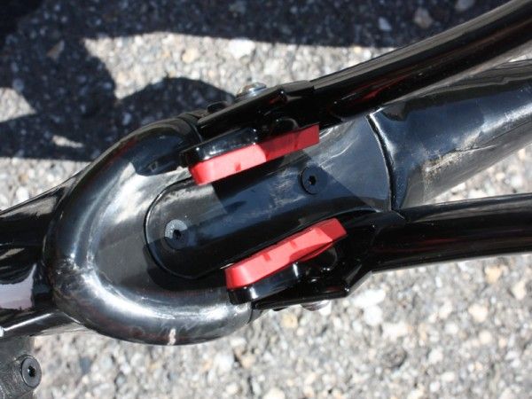 The brake is wholly mounted to the forward bulkhead but the whole assembly is then bolted together at the top of the steerer tube and down below with a carbon 'strap' to make for an ultra-stout front end.