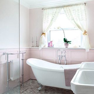 bathroom with bathtub and curtains