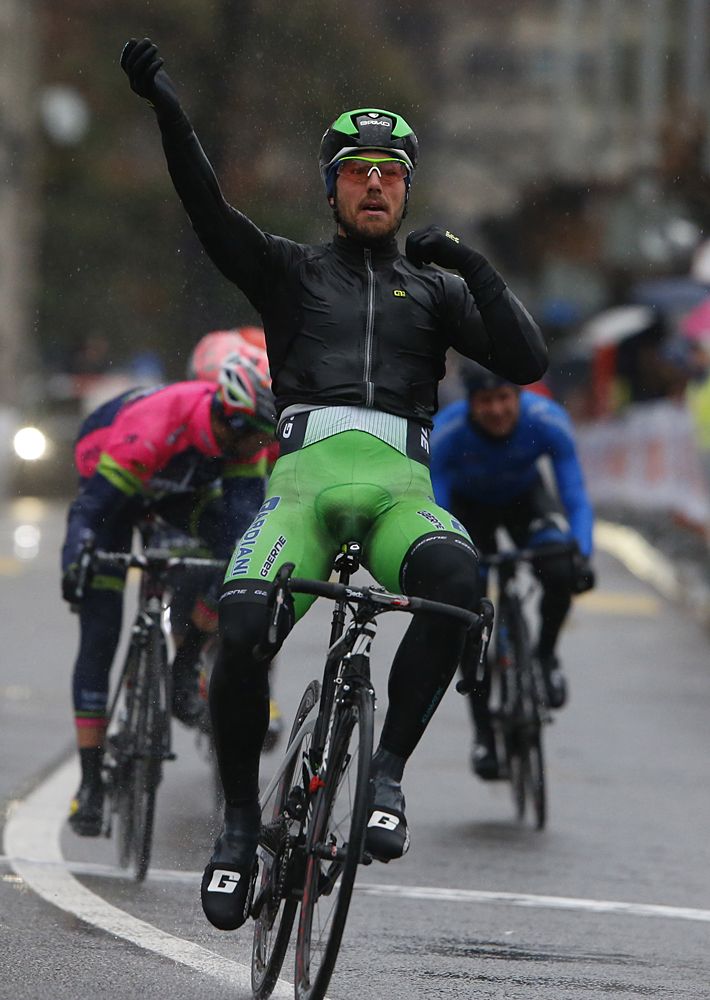 Sonny Colbrelli (Bardiani-CSF) beats Lampre-Merida teammates Ulissi and Ferrari