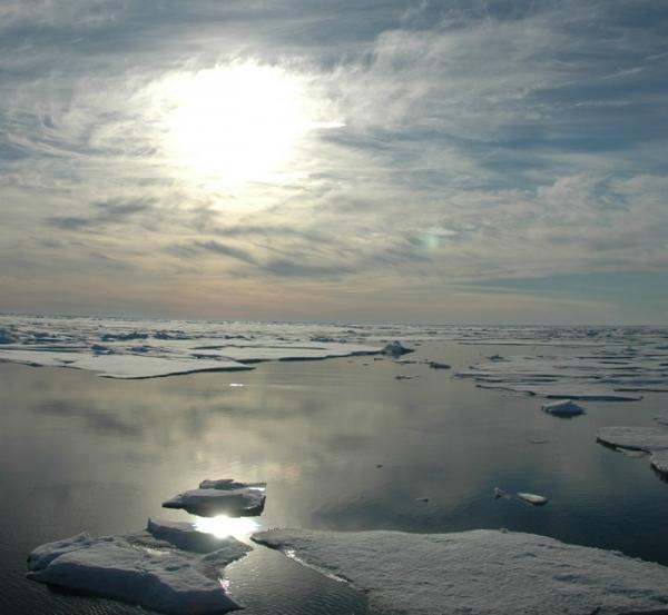arctic-midnight-sun-110619-02