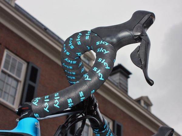 The entirety of Team Sky is using Shimano Dura-Ace Di2 componentry on the road.