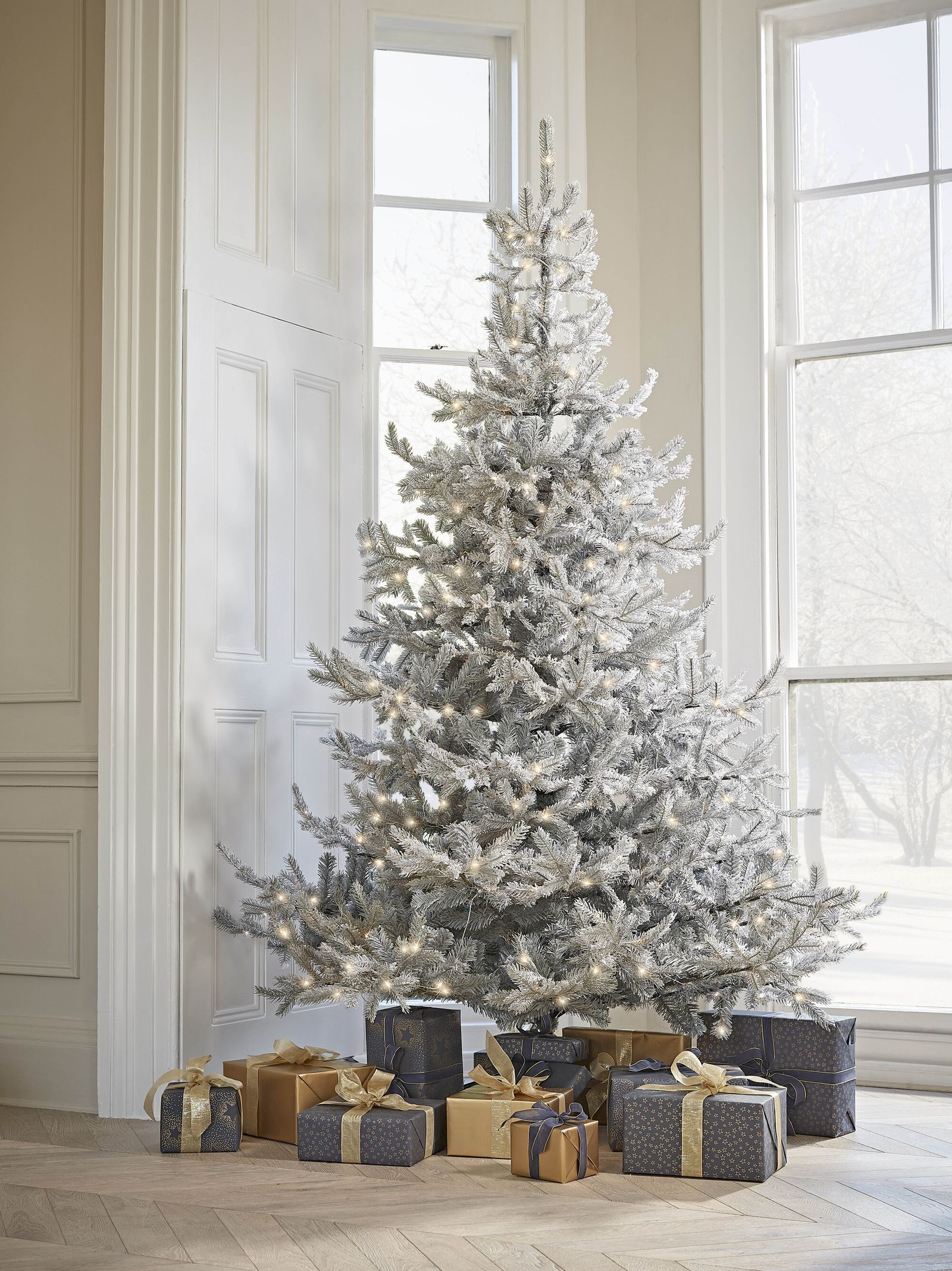 How to flock a Christmas tree 3 DIY methods to try at home Livingetc