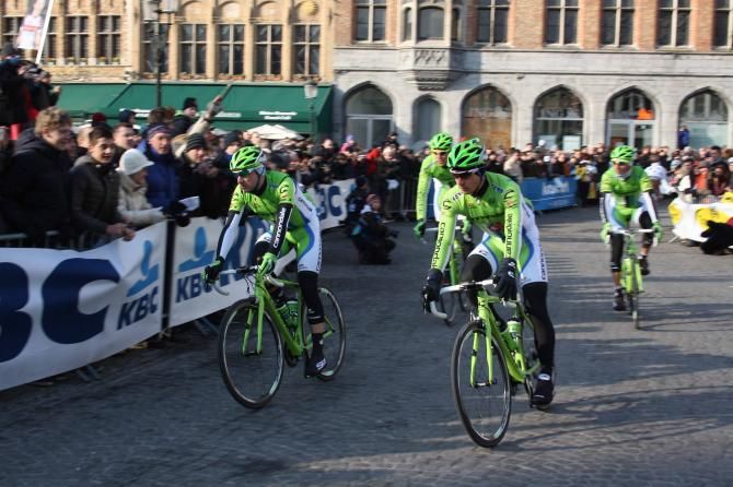 Peter Sagan flanked by his Cannondale teammates.