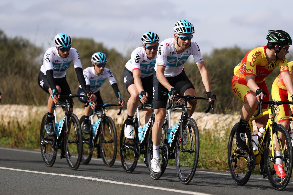 Team Sky sits together in the bunch