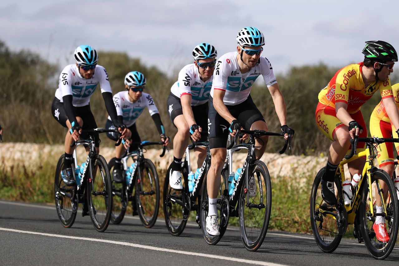 Team Sky sits together in the bunch