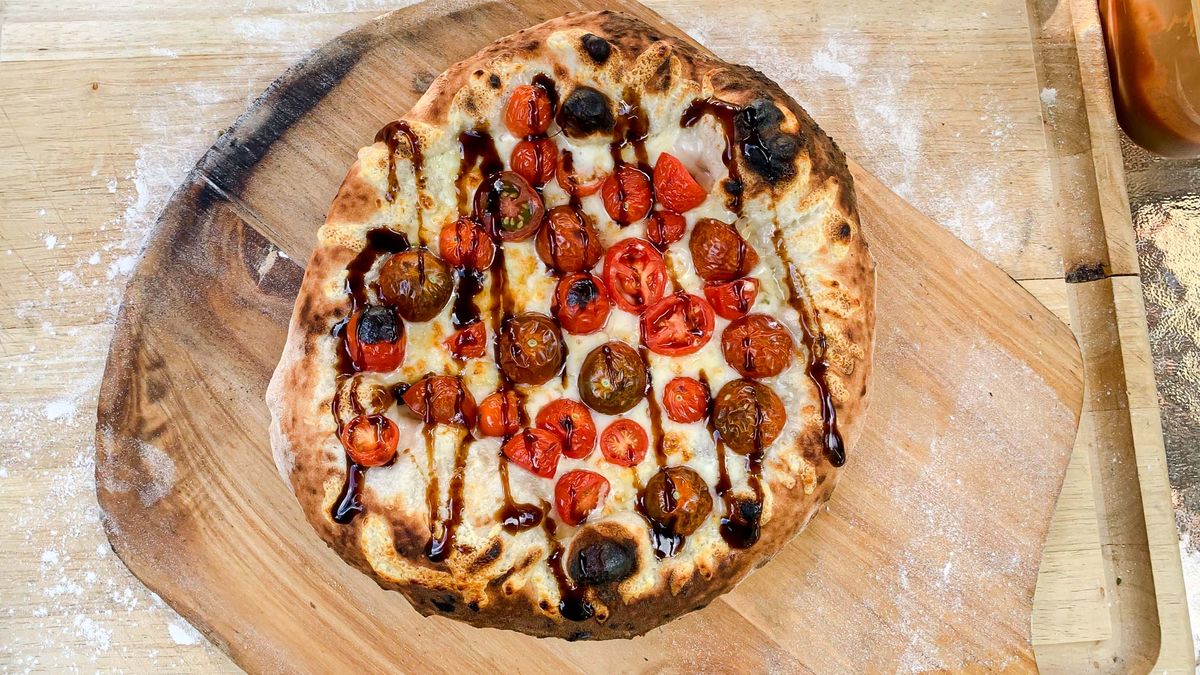 Alfa Nano cooking pizza