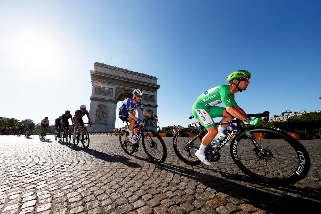 PARIS FRANCE JULY 18 Mark Cavendish of The United Kingdom and Team Deceuninck QuickStep The Peloton during the 108th Tour de France 2021 Stage 21 a 1084km stage from Chatou to Paris Champslyses Arc De Triomphe Paris City LeTour TDF2021 on July 18 2021 in Paris France Photo by Chris GraythenGetty Images