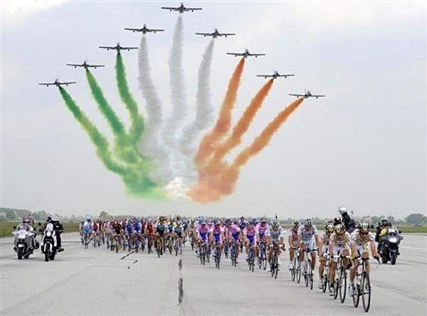 The Italian acrobatic air patrol "Frecce Tricolori" put on a show Sabove the peloton.